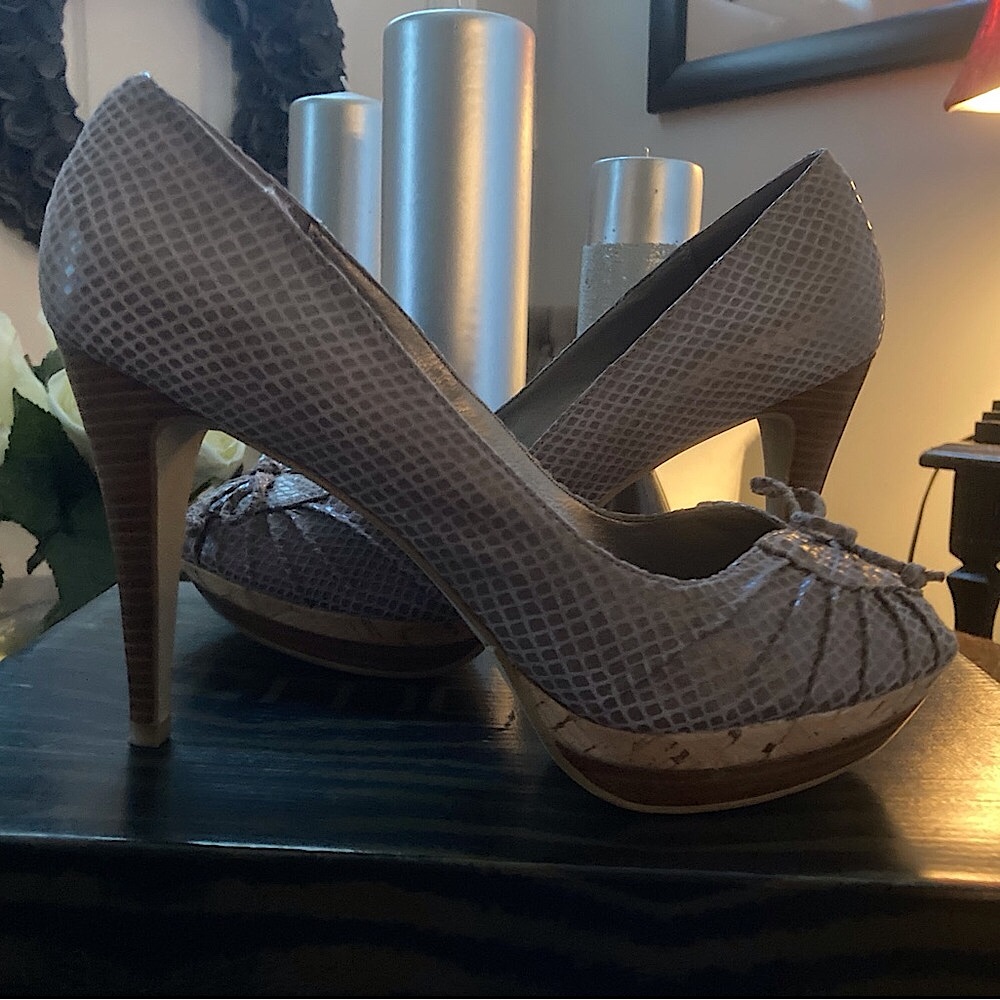 Moda Taupe Snake Skin platform Pump